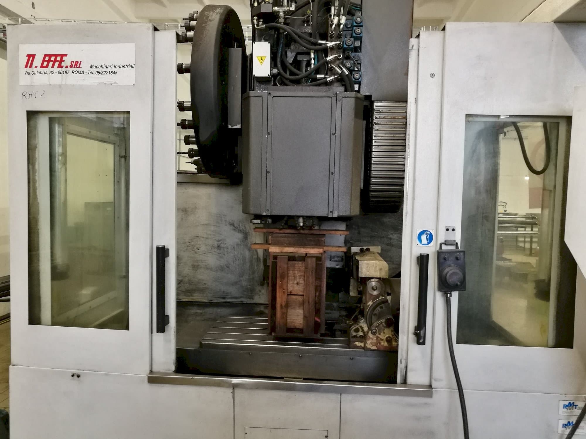 Čelní pohled  na RMT Kompakt 8  stroj