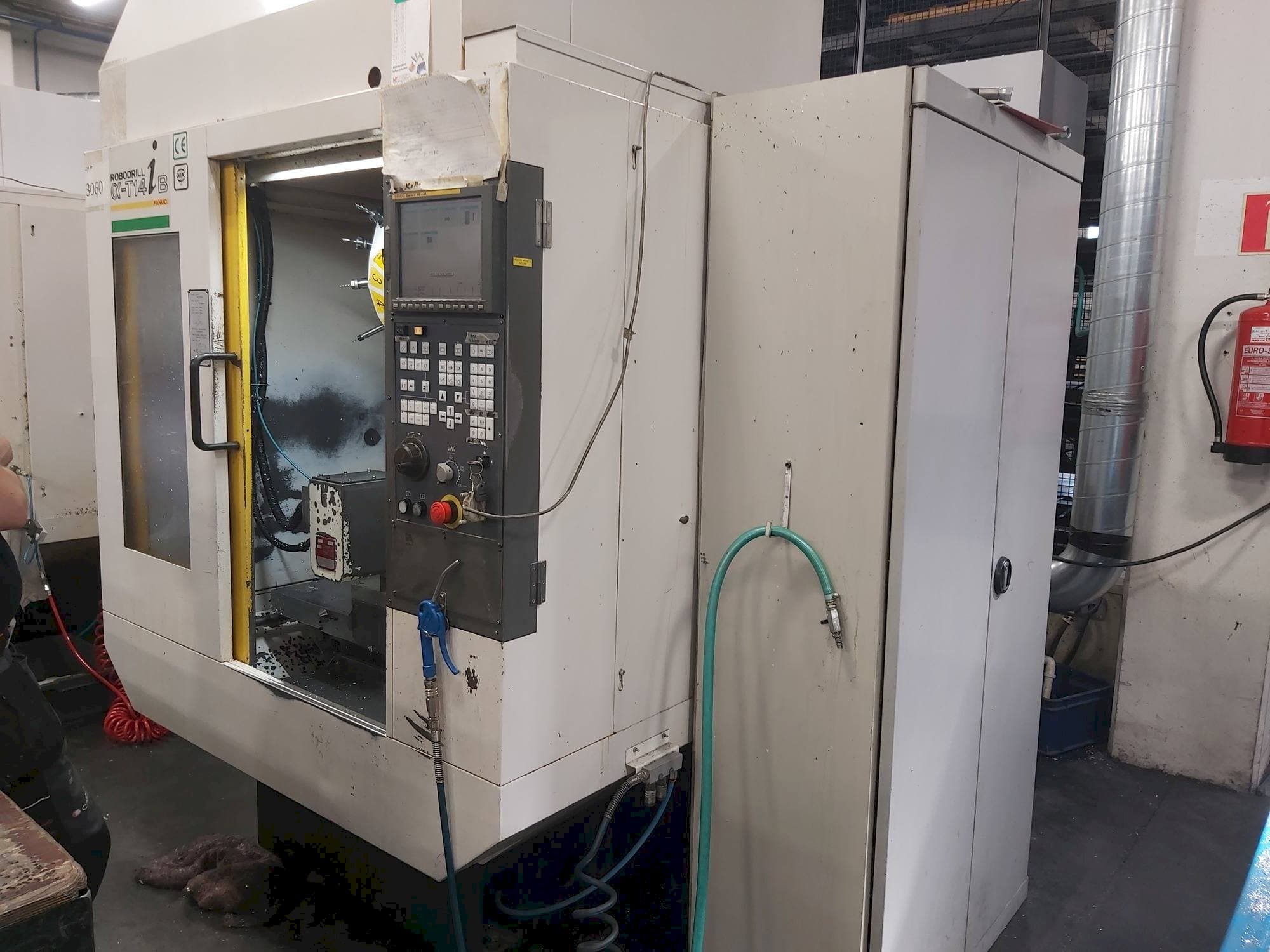 Čelní pohled  na FANUC Robodrill Alpha T14iB  stroj