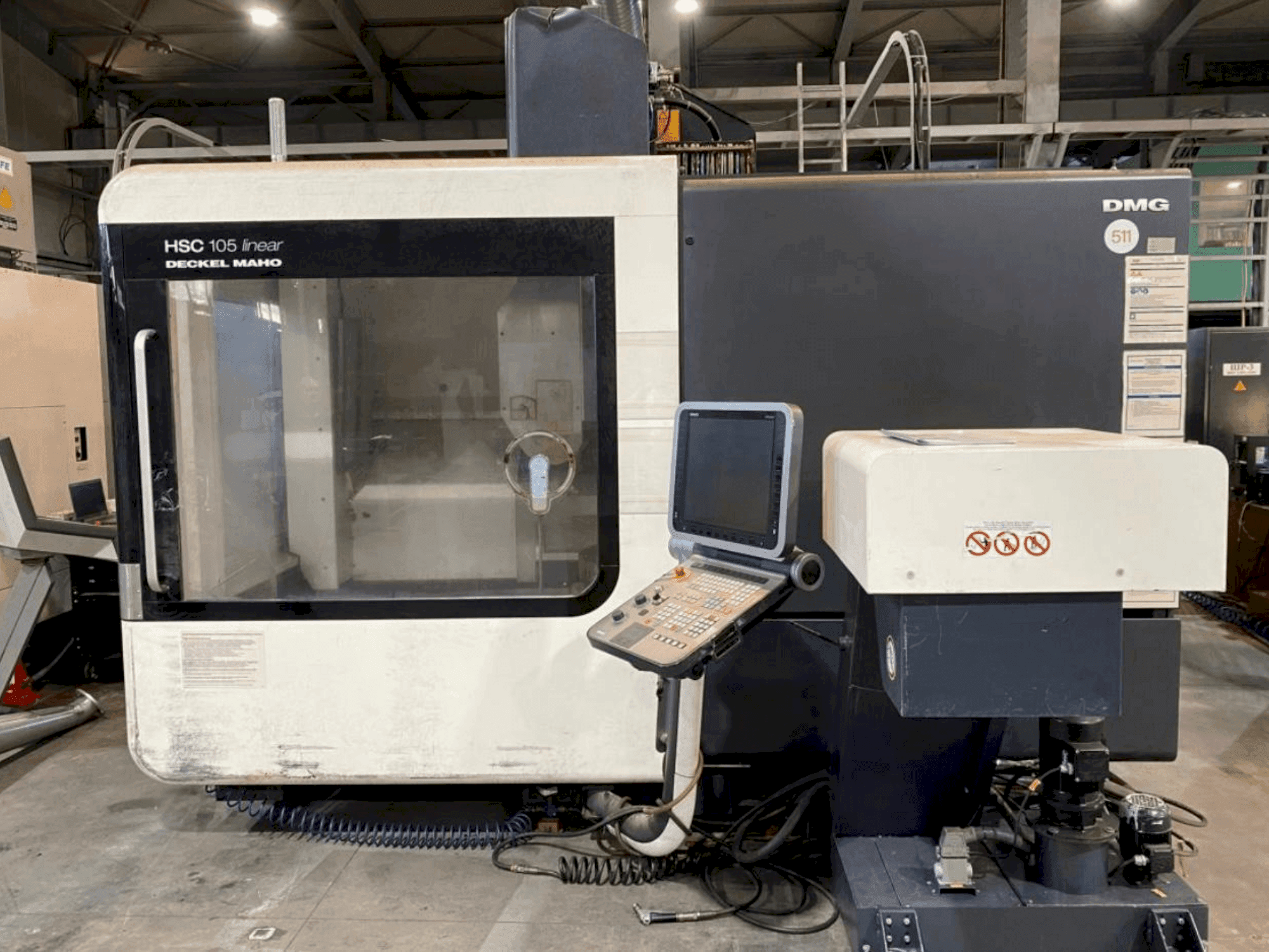 Čelní pohled na DECKEL MAHO HSC 105 Linear stroj