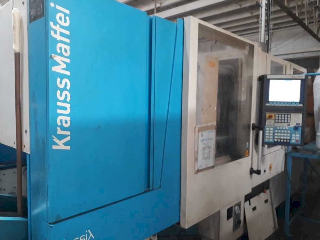 Čelní pohled na Krauss Maffei 160/750 CX stroj