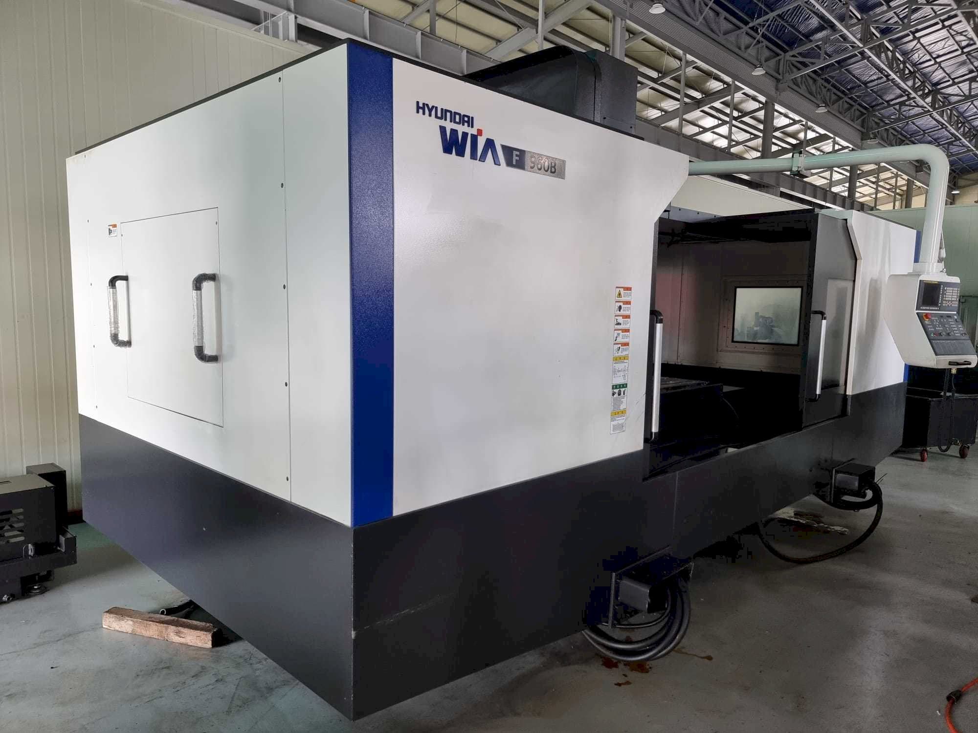 Čelní pohled na Hyundai Wia F960B stroj