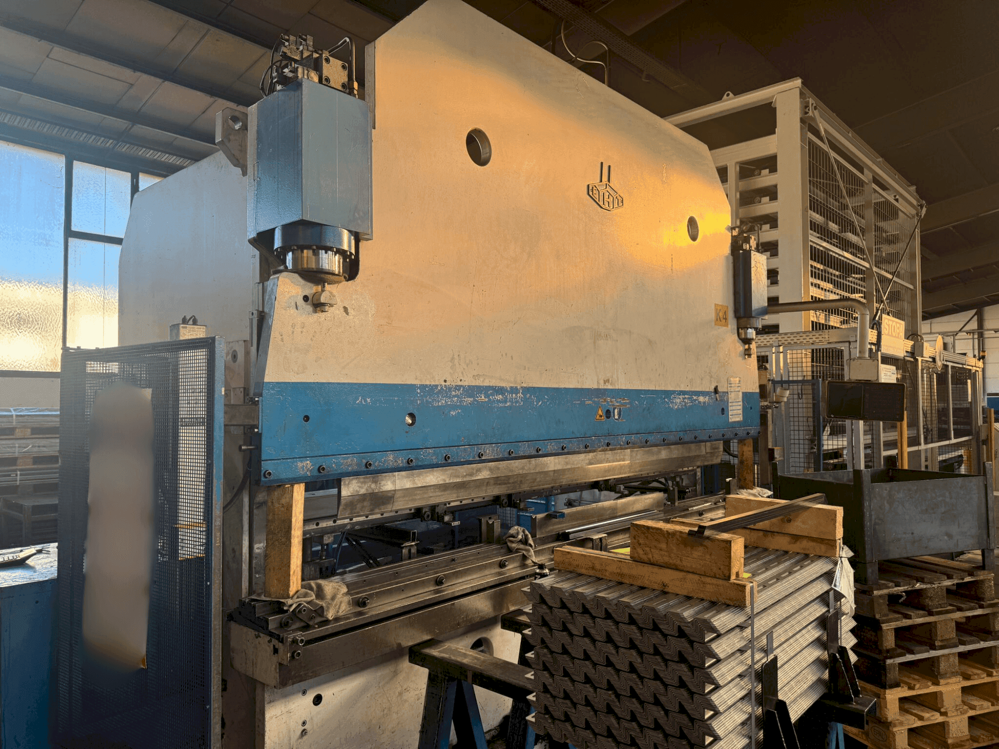 Čelní pohled  na EHT EHPS 15-40  stroj