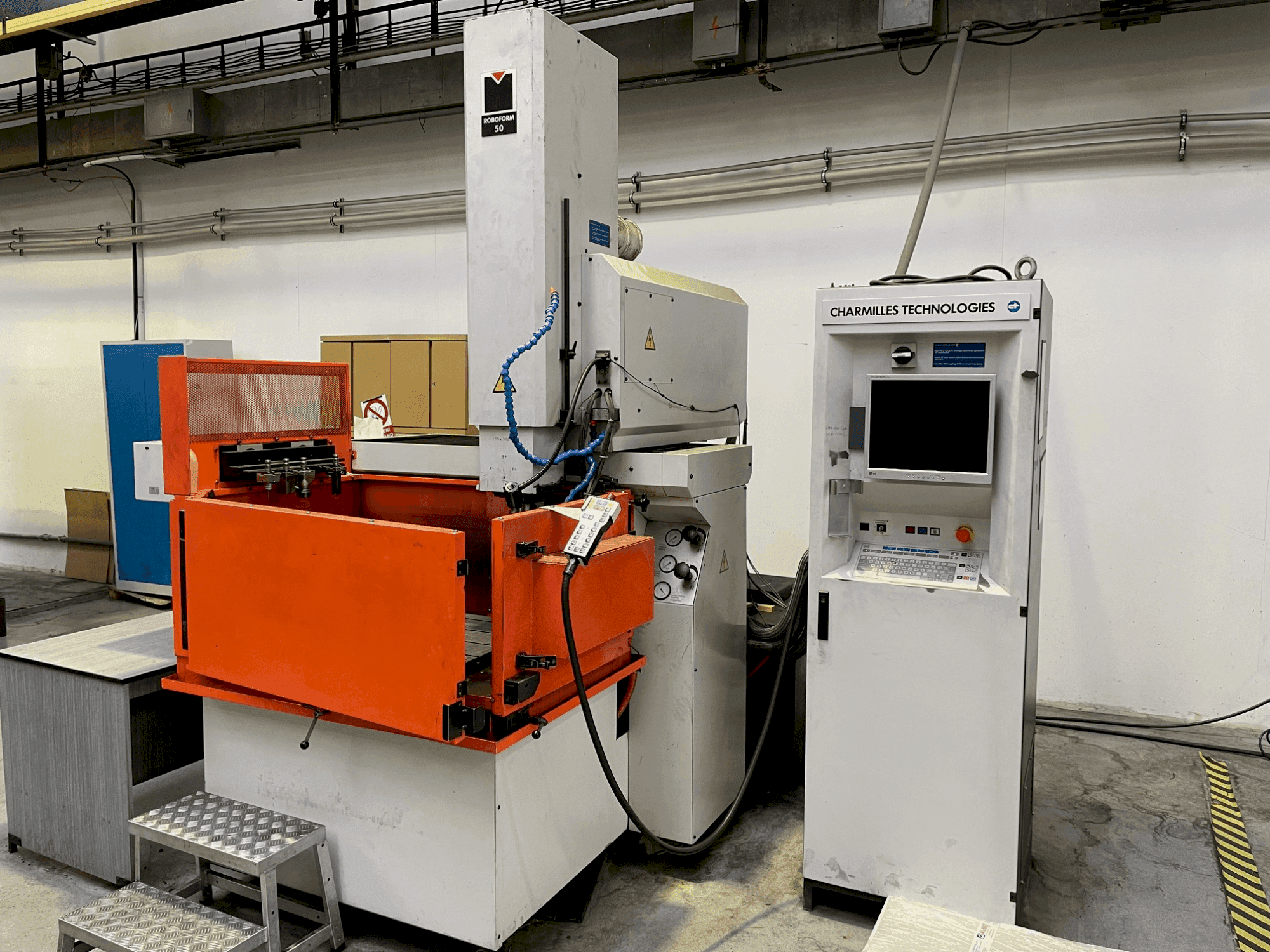 Čelní pohled  na CHARMILLES Roboform 50  stroj