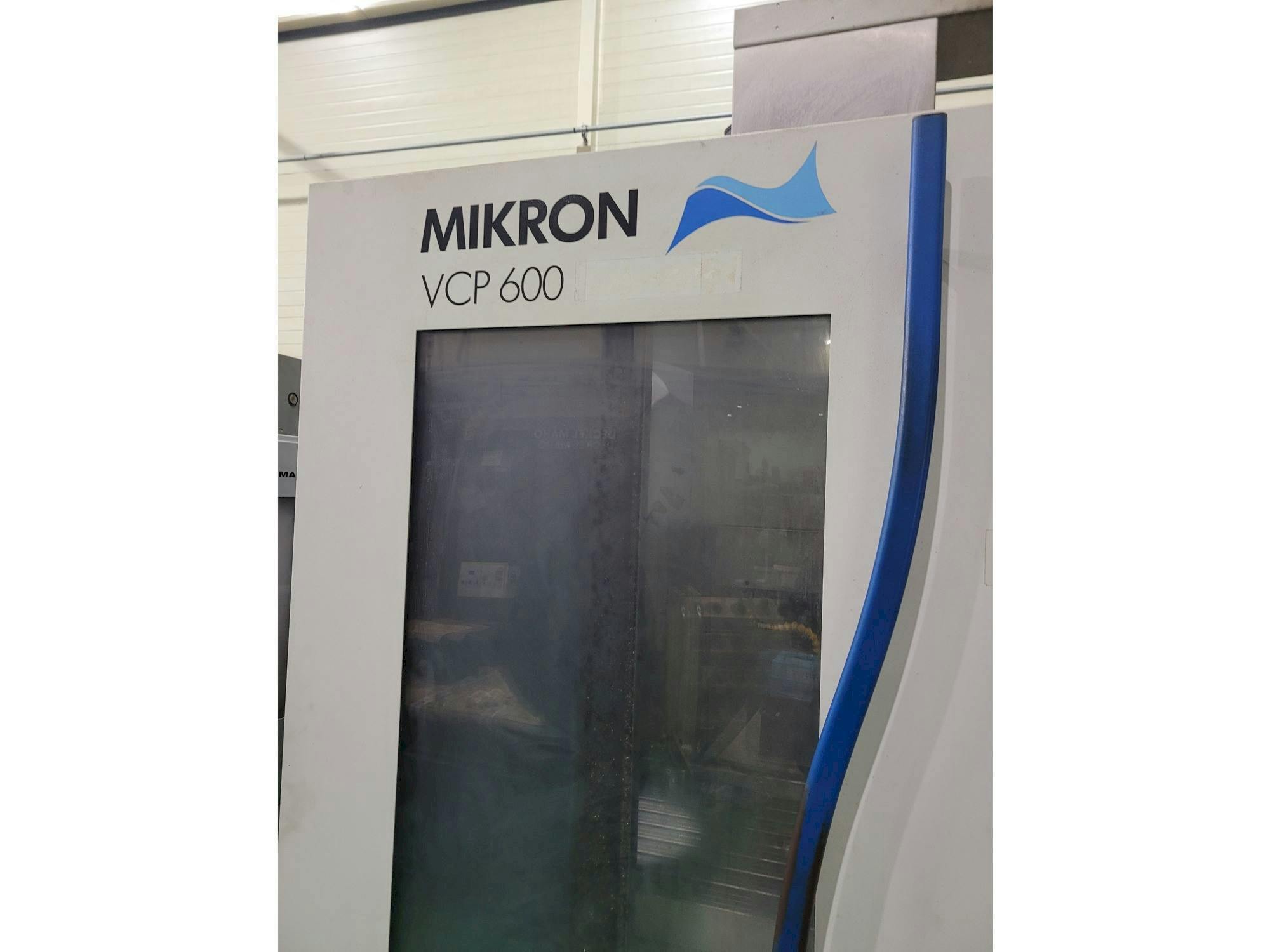 Čelní pohled  na MIKRON VCP 600  stroj