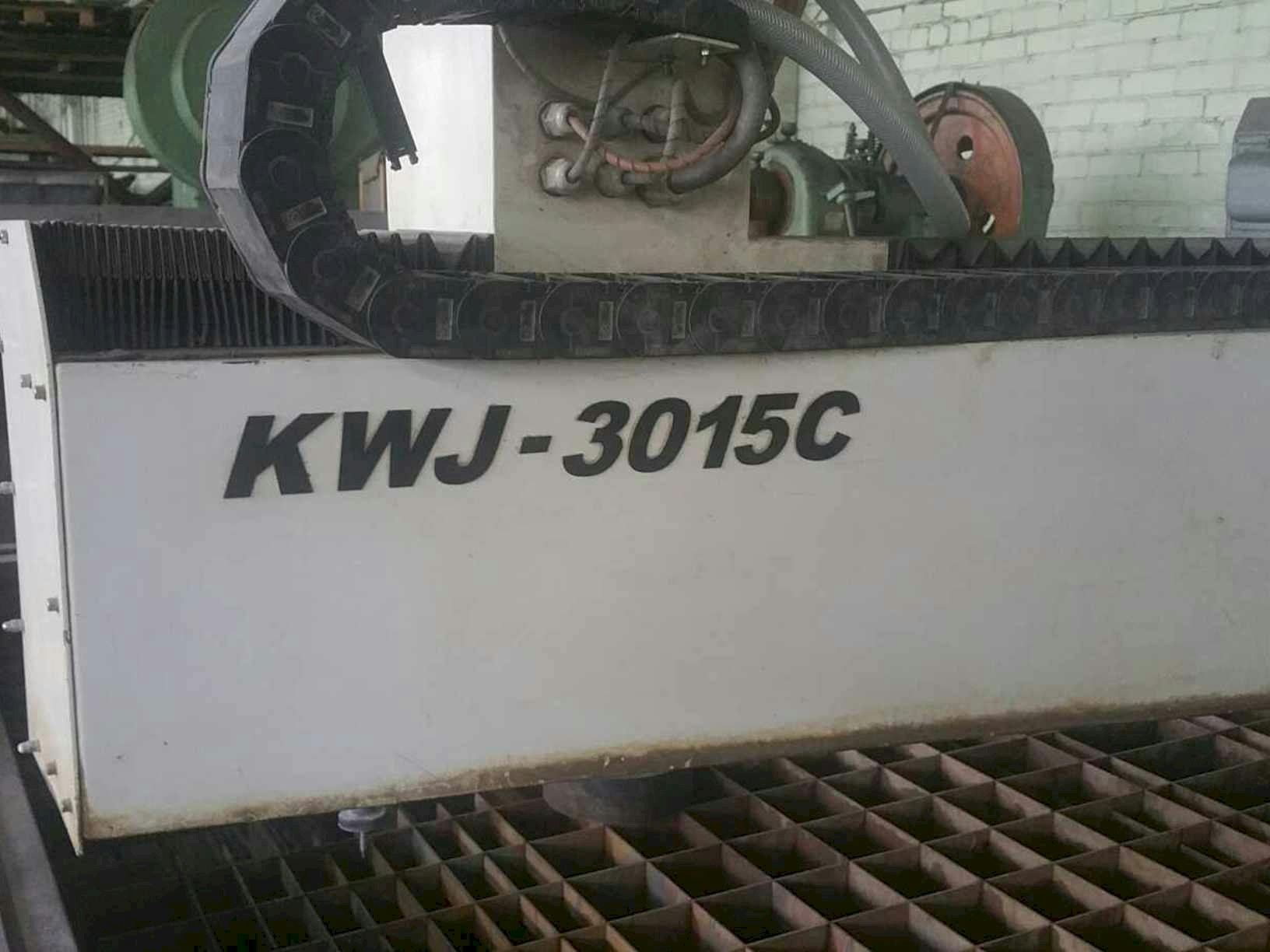 Čelní pohled  na Kenner KWJ 3020 C KMT Streamline SL-V 30  stroj