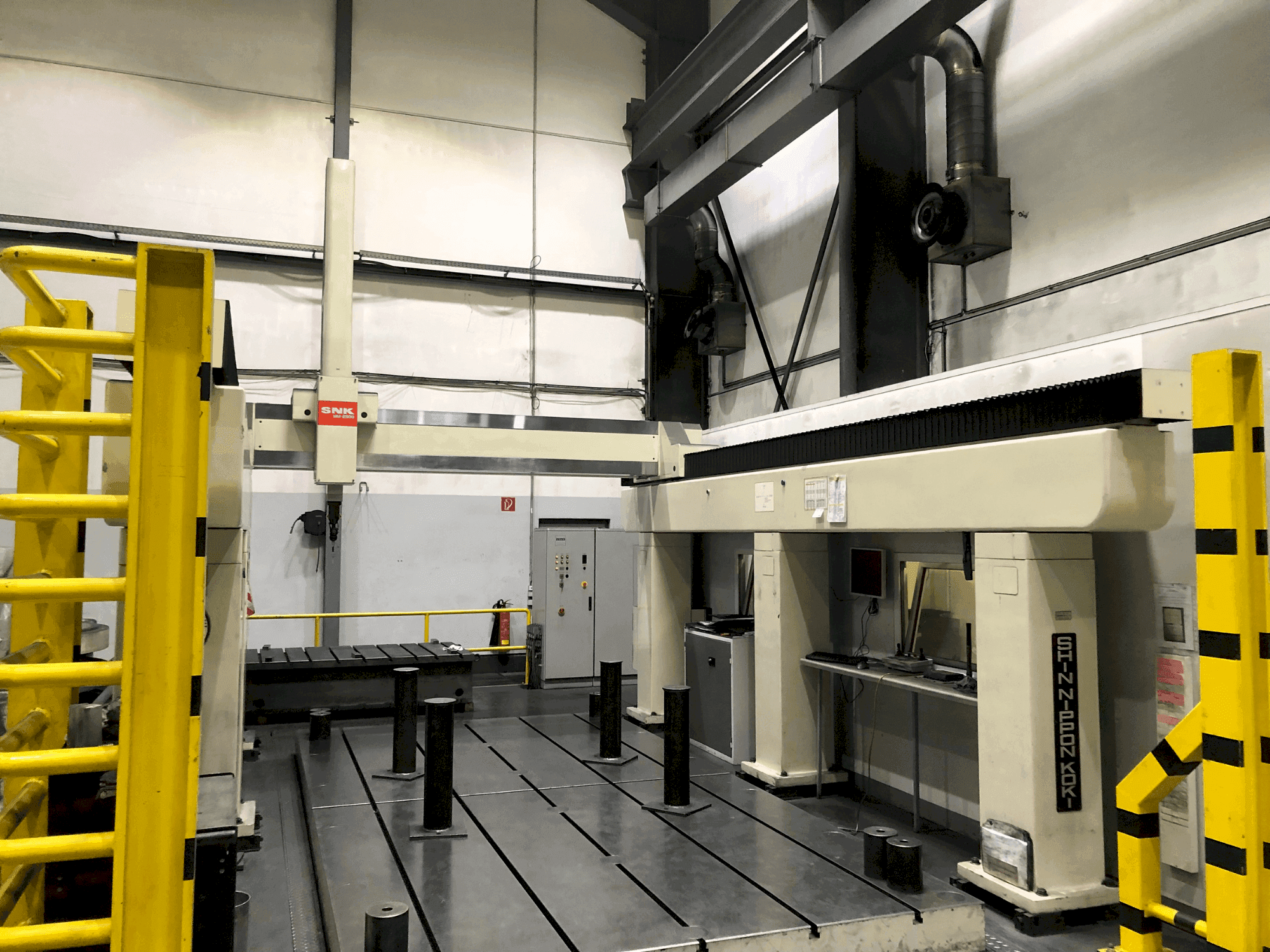 Čelní pohled  na SHIN NIPPON KOKI MM 2500-5012  stroj