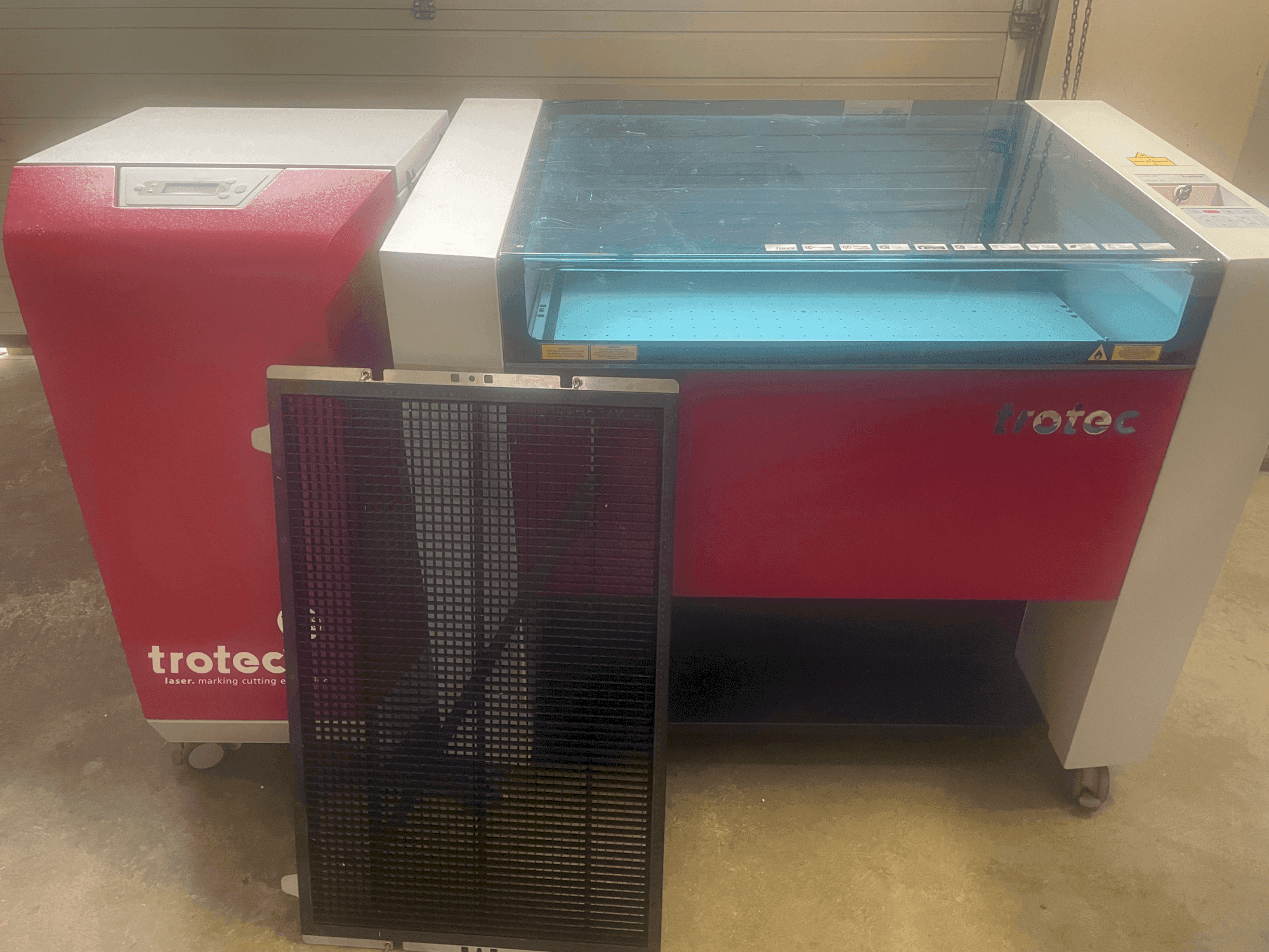 Čelní pohled  na Trotec Laser Speedy 360  stroj