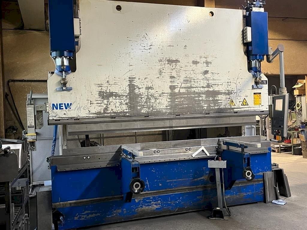 Čelní pohled na GWF MENGELE HB 175-30/35 stroj