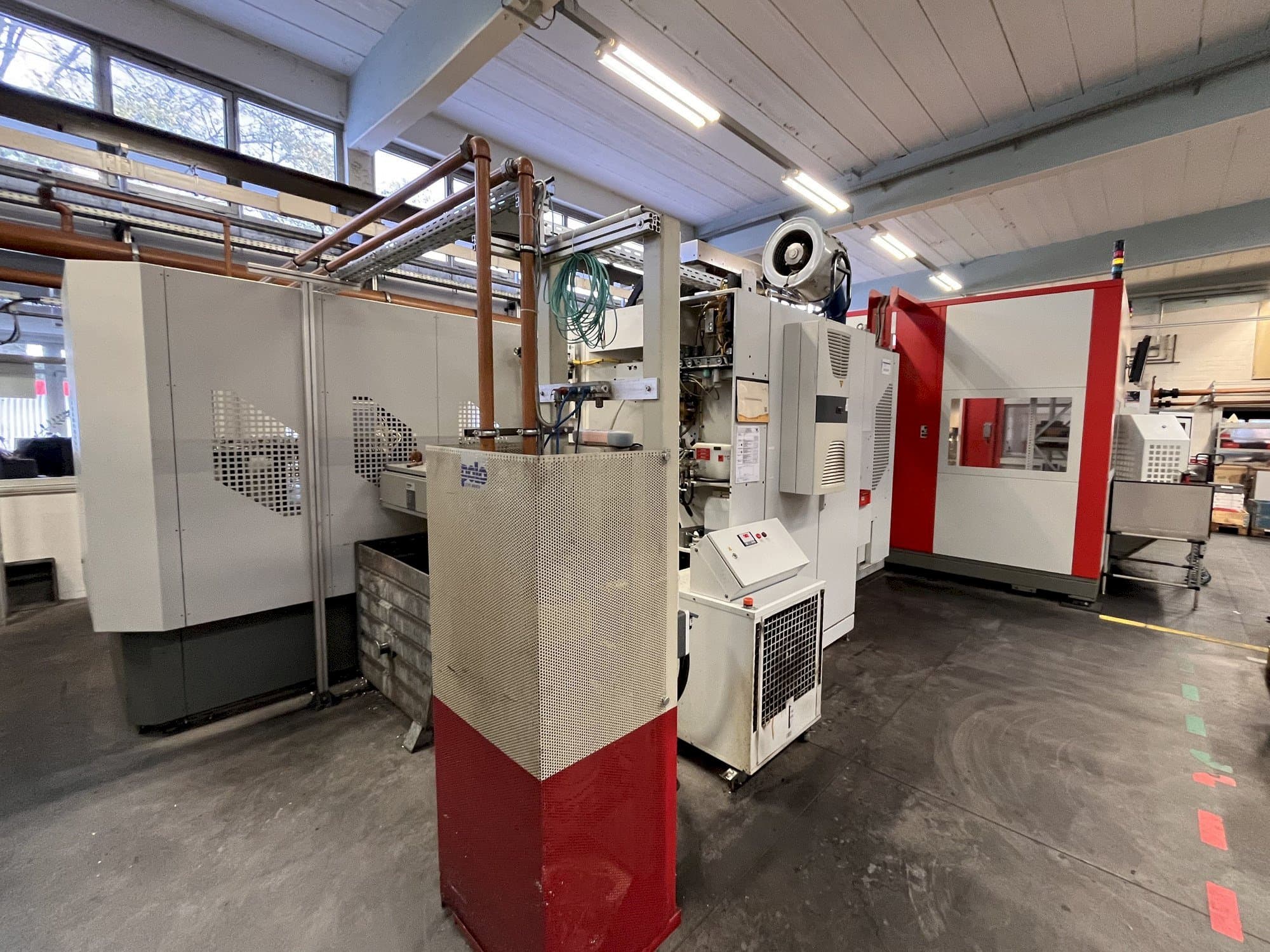 Čelní pohled na HERMLE RS1 Robot System stroj