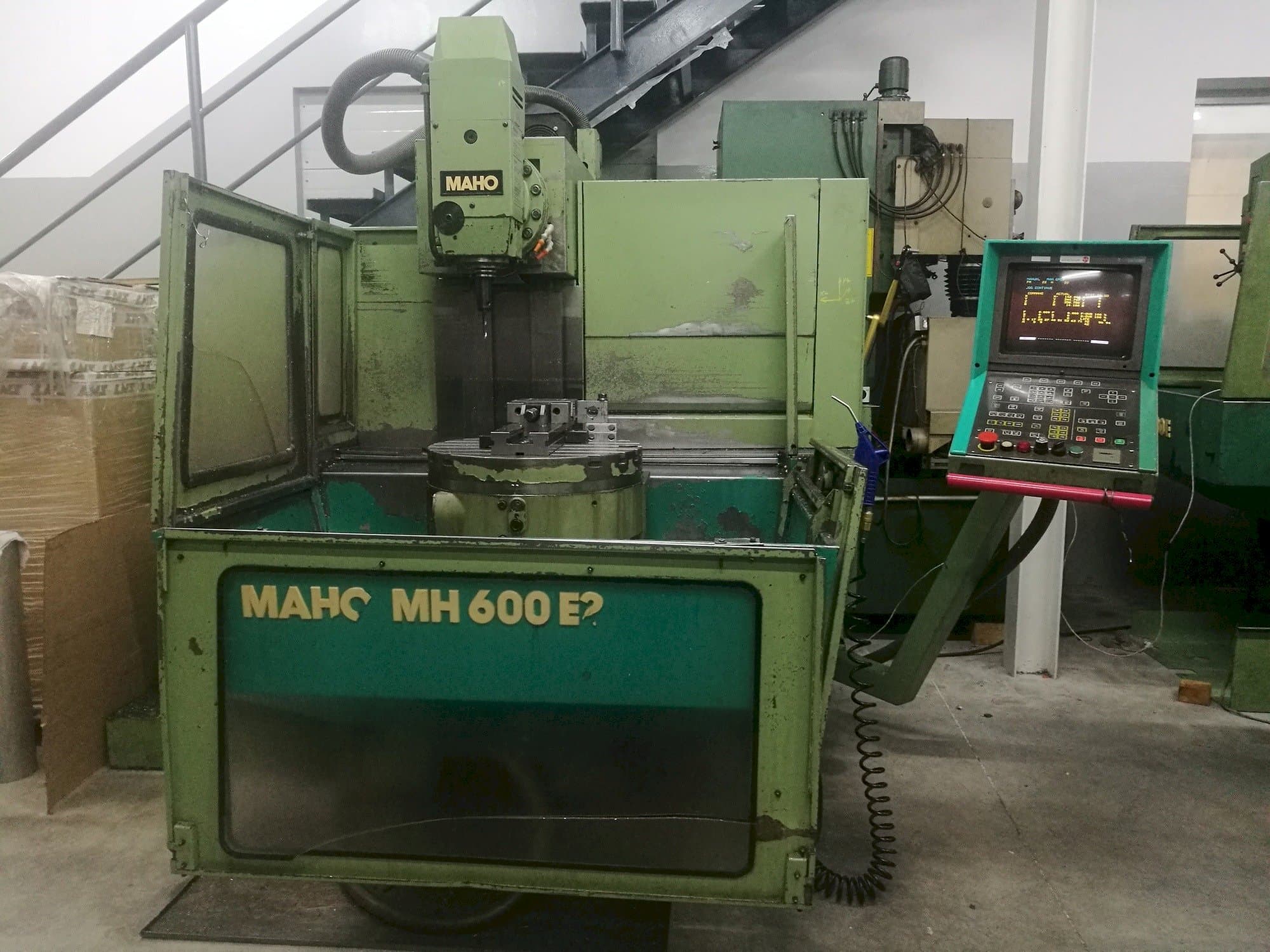 Čelní pohled na Maho MH 600 E2 stroj
