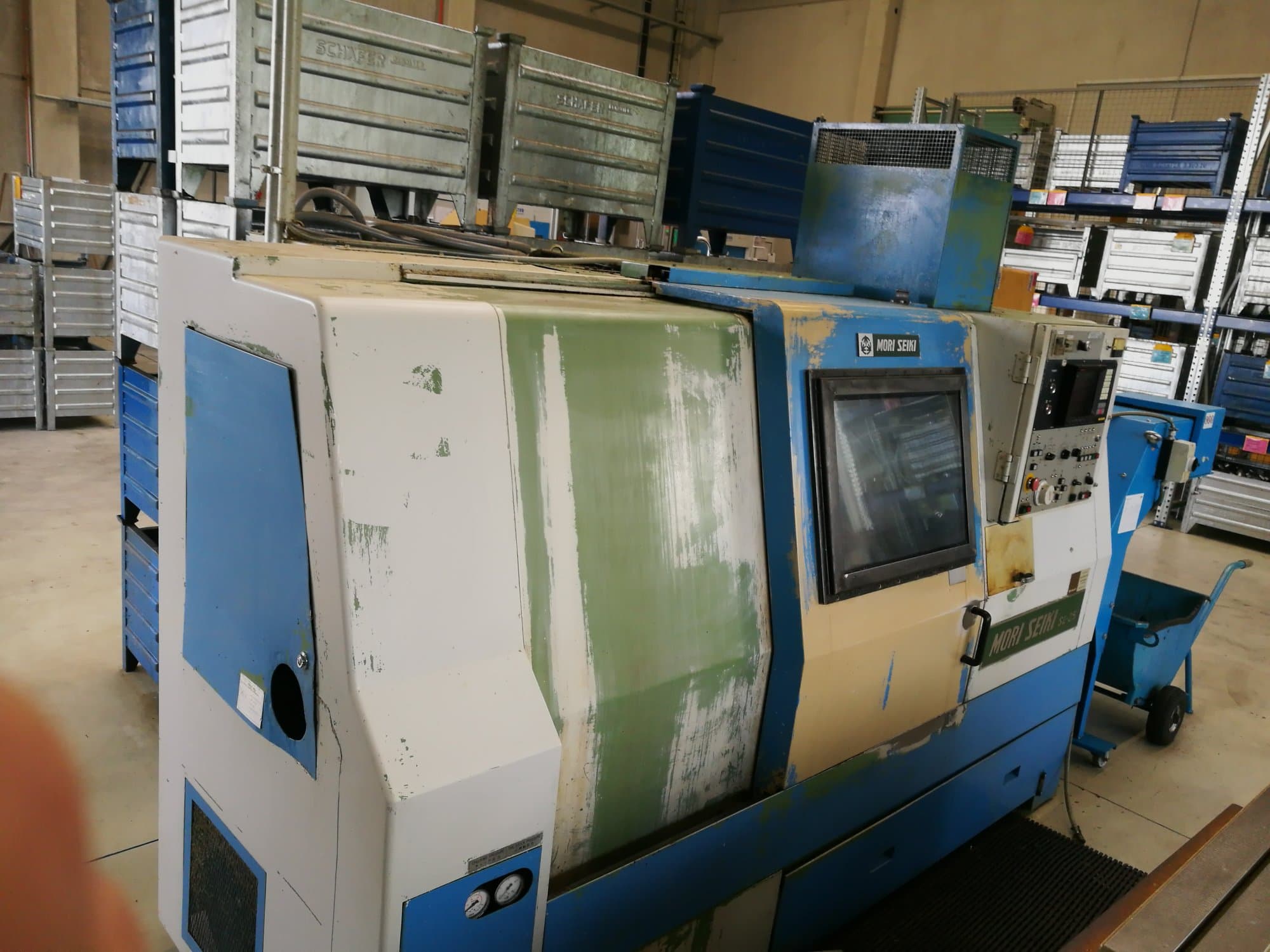 Levý pohled na MORI SEIKI SL-25A/500 stroj