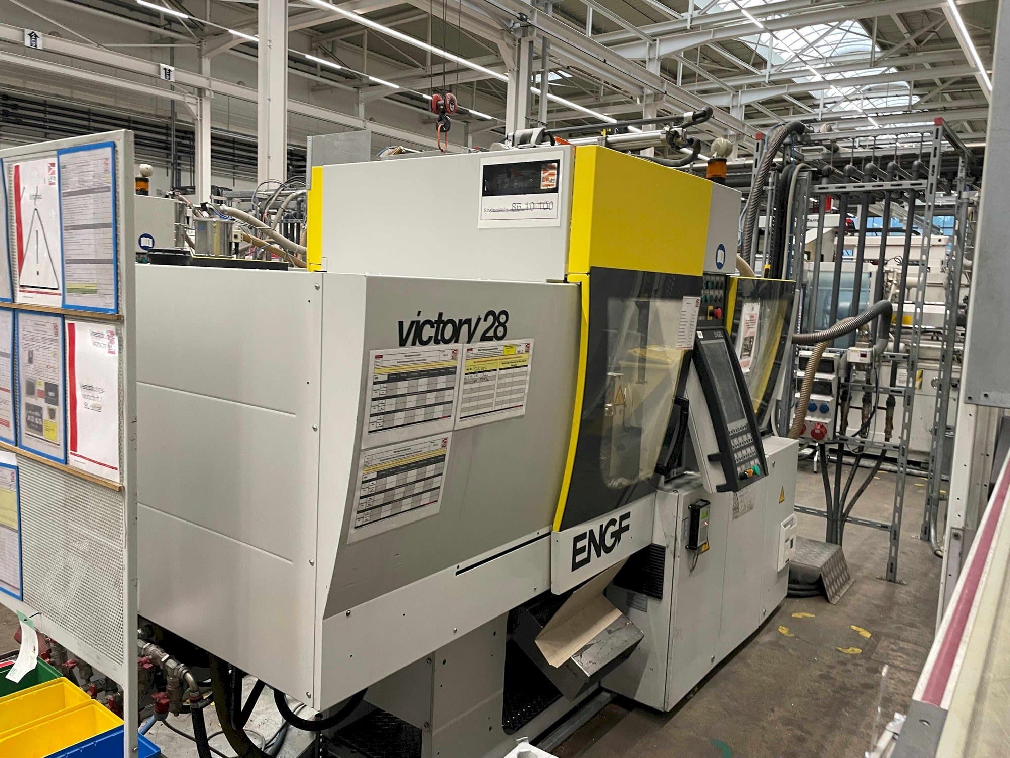 Čelní pohled  na Engel Victory 200/28  stroj