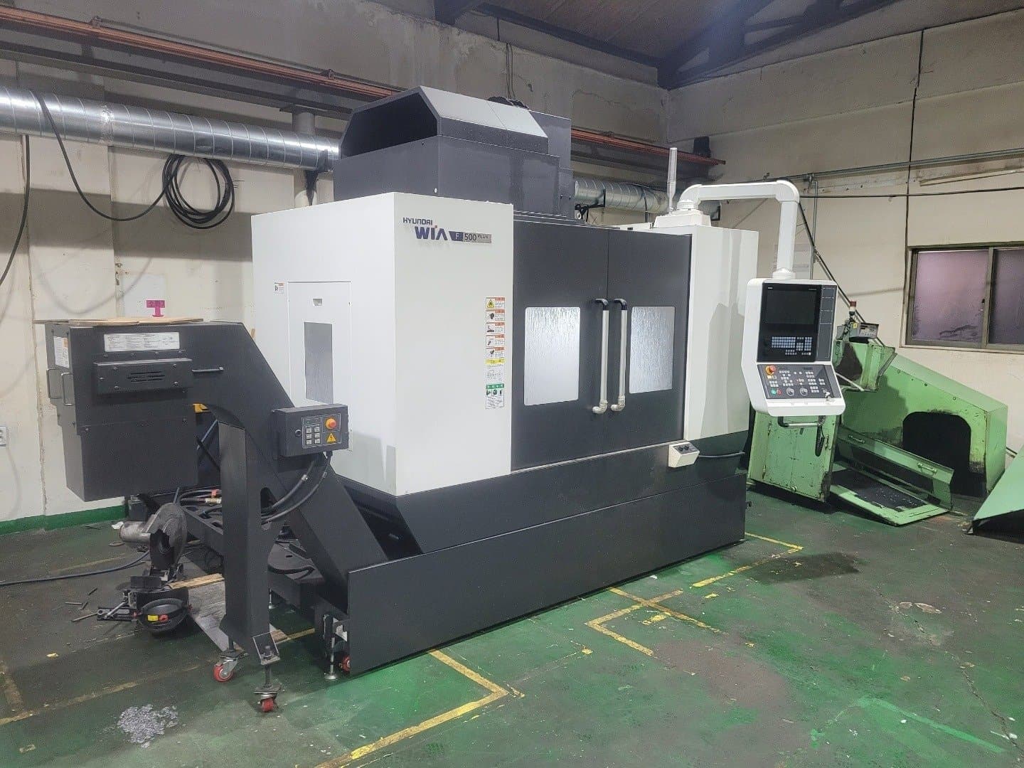 Čelní pohled  na Hyundai Wia F500 PLUS  stroj