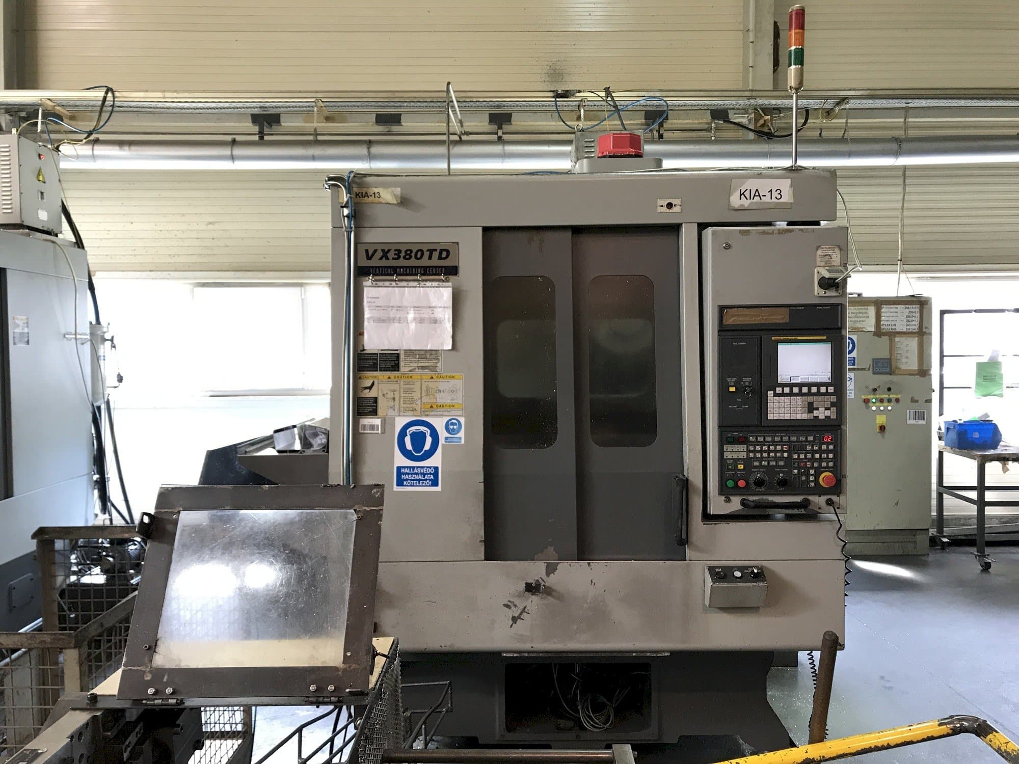 Čelní pohled  na Hyundai Kia VX380TD  stroj