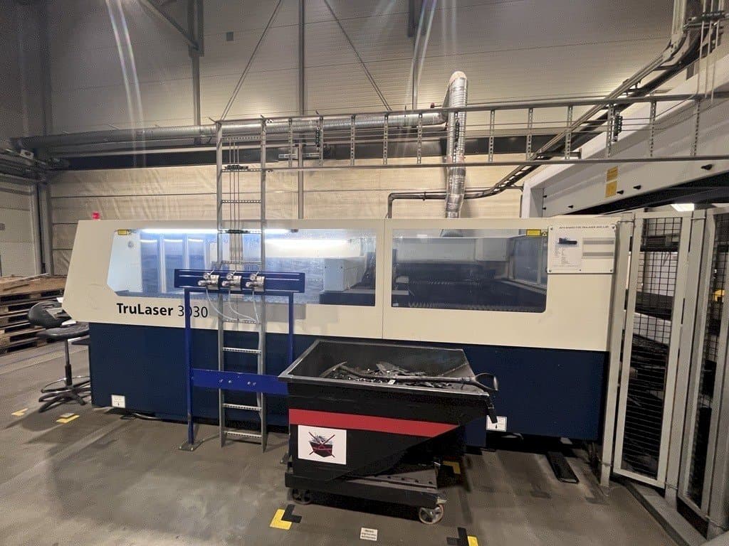 Čelní pohled  na TRUMPF TruLaser 3030 L30  stroj