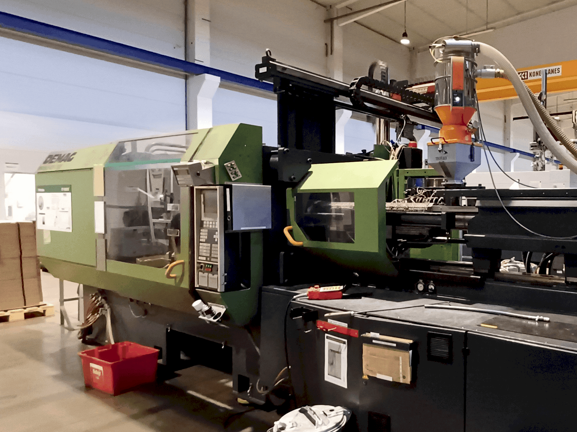 Čelní pohled na DEMAG ERGOTECH 4200-2300 stroj