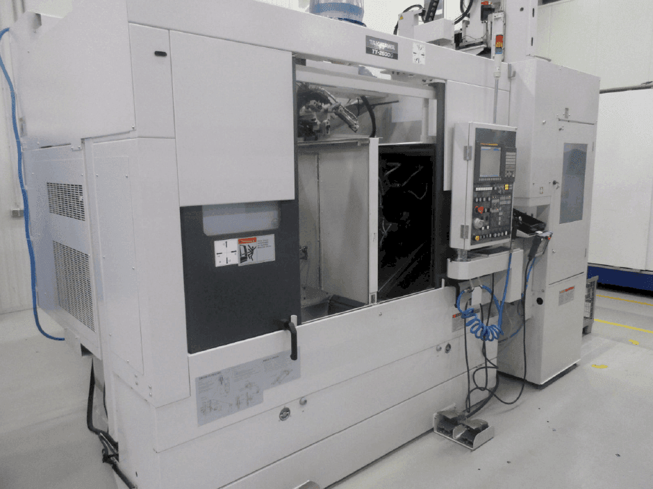 Čelní pohled  na Takisawa TT-2600G  stroj