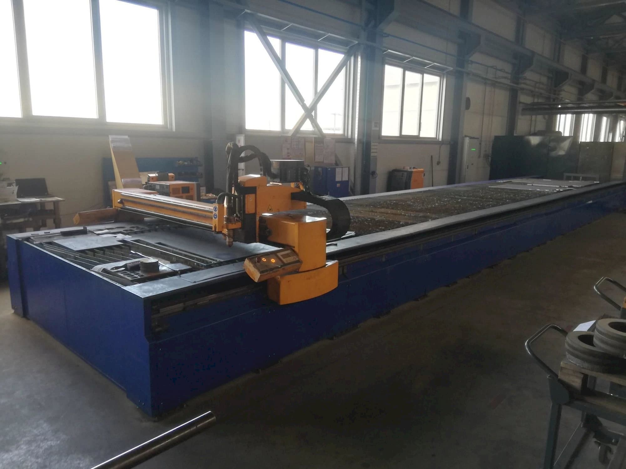 Čelní pohled na MicroStep Pls 13501.20 P stroj