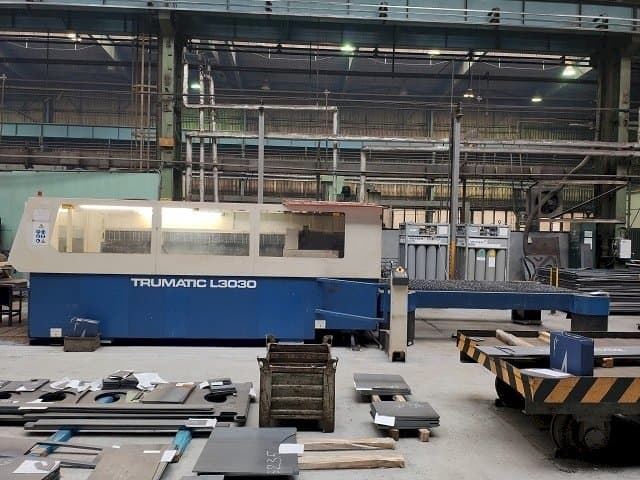 Čelní pohled na Trumpf TRUMATIC L 3030 stroj