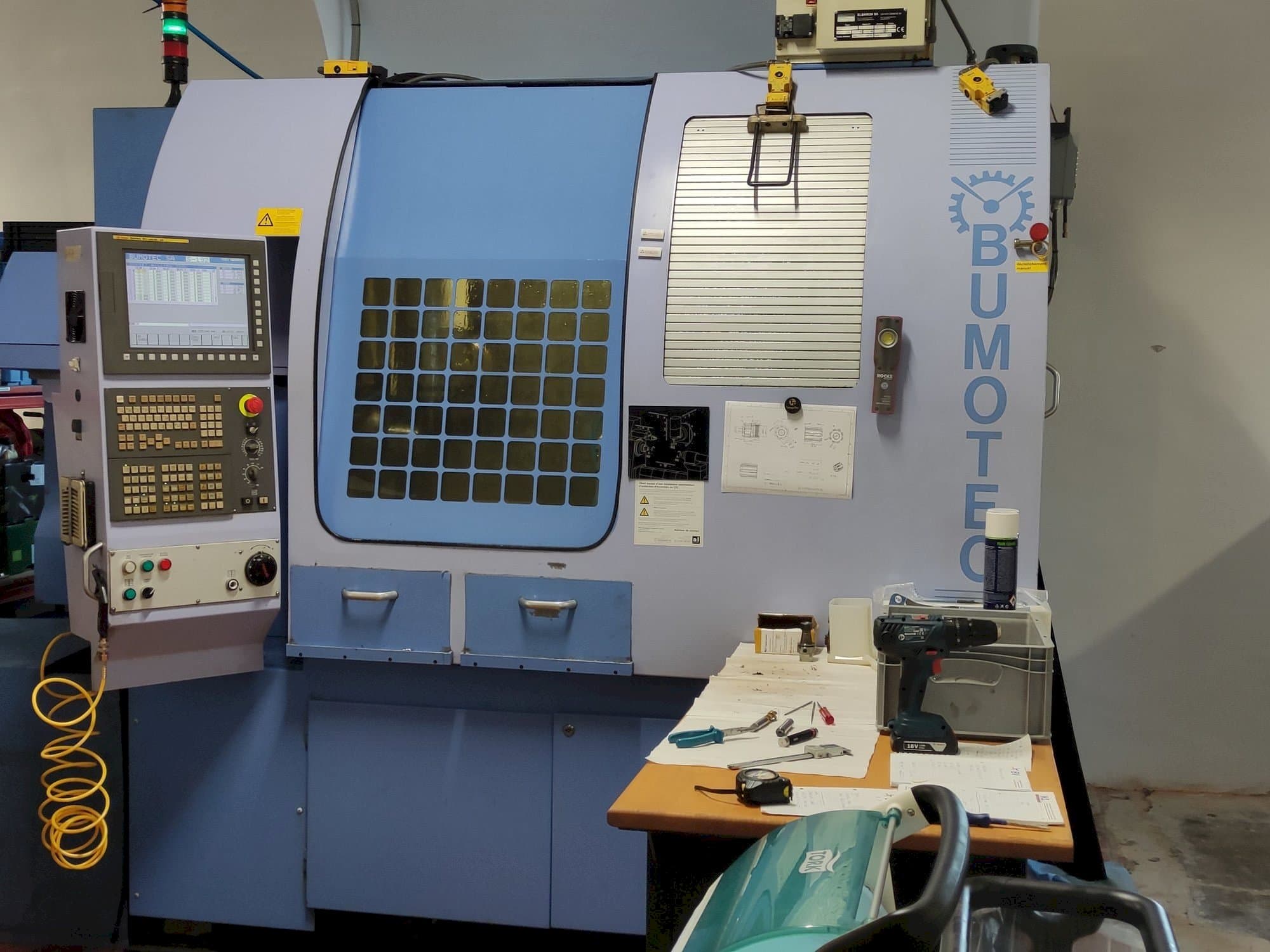 Čelní pohled na Bumotec S-192FT stroj