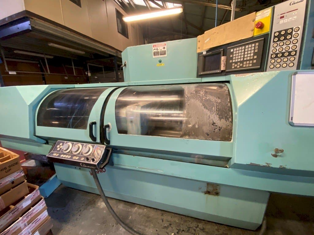 Čelní pohled na STUDER S30 lean Pro stroj