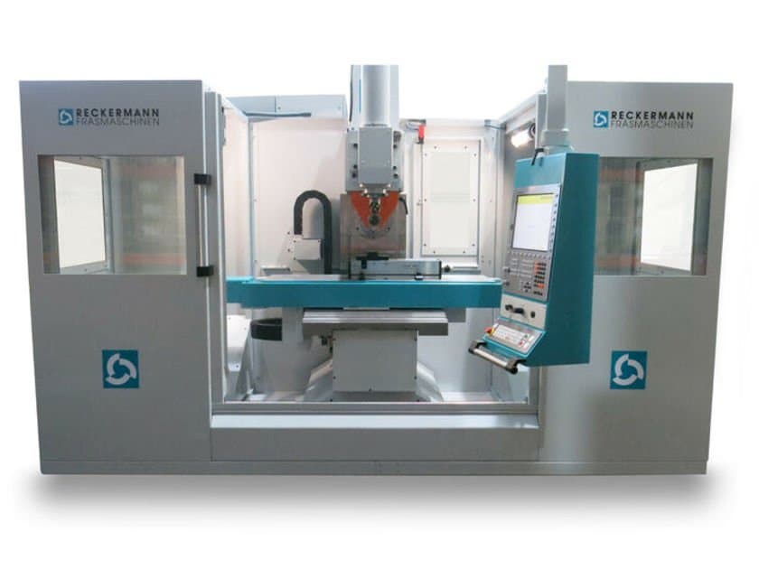 Čelní pohled na RECKERMANN 1300 stroj