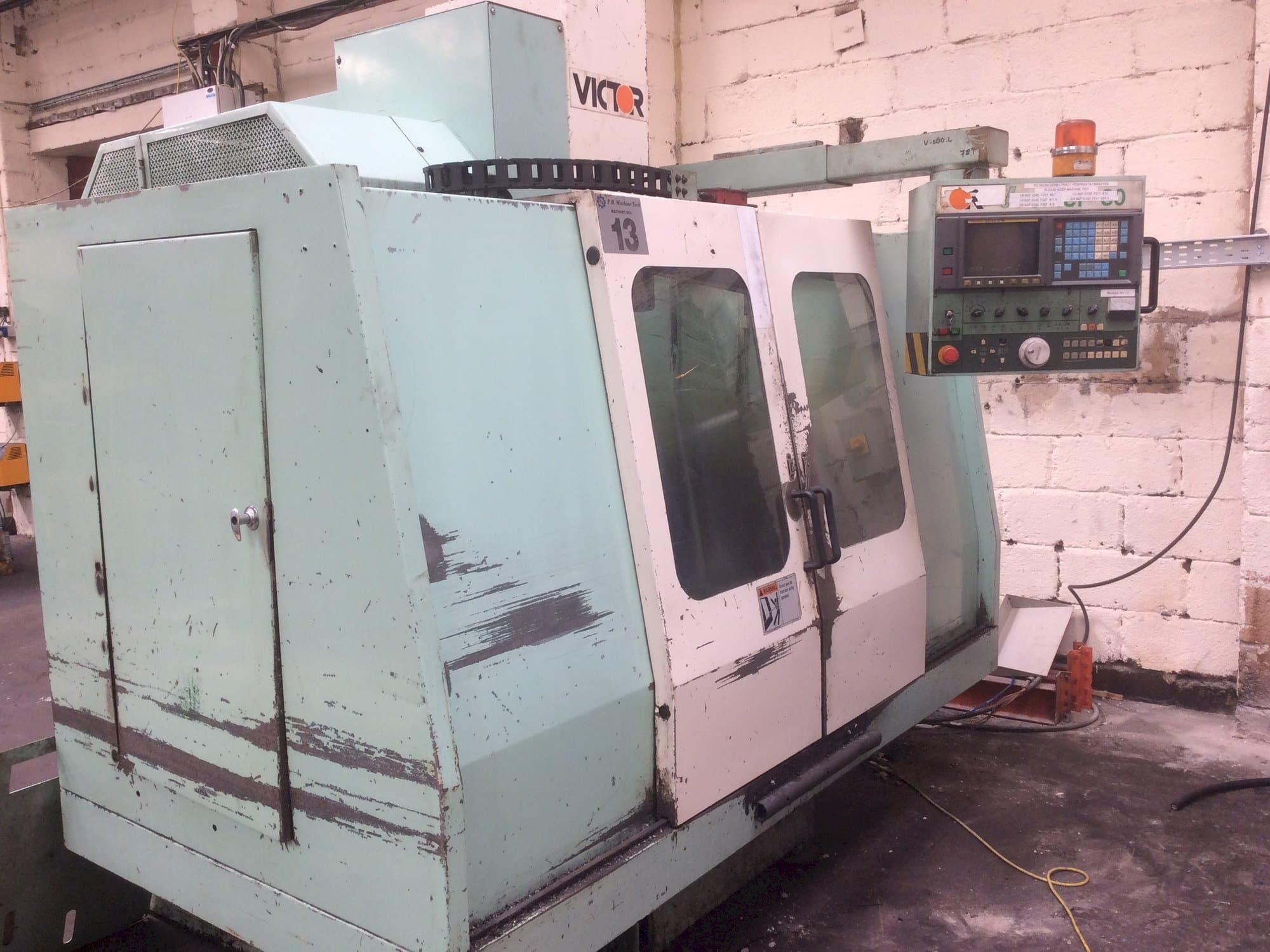Čelní pohled  na Victor V Center-80  stroj