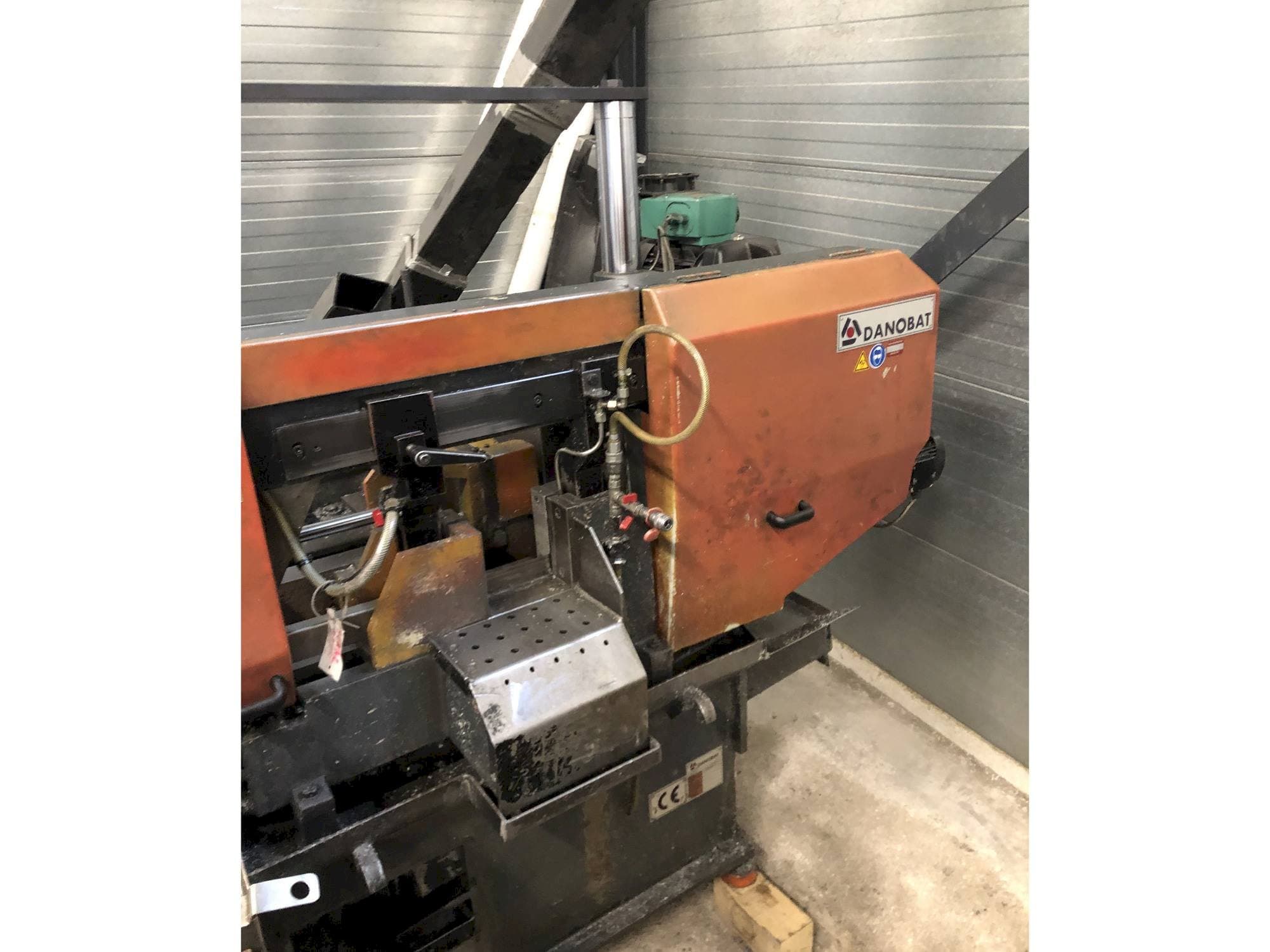 Čelní pohled  na DANOBAT CR 260 AF CN  stroj