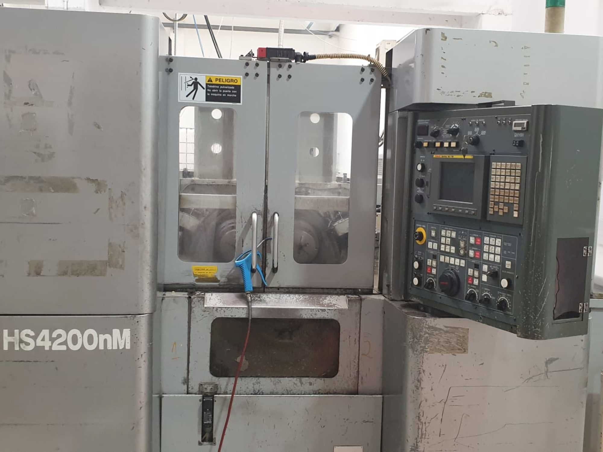 Čelní pohled na KITAKO HS4200NM stroj