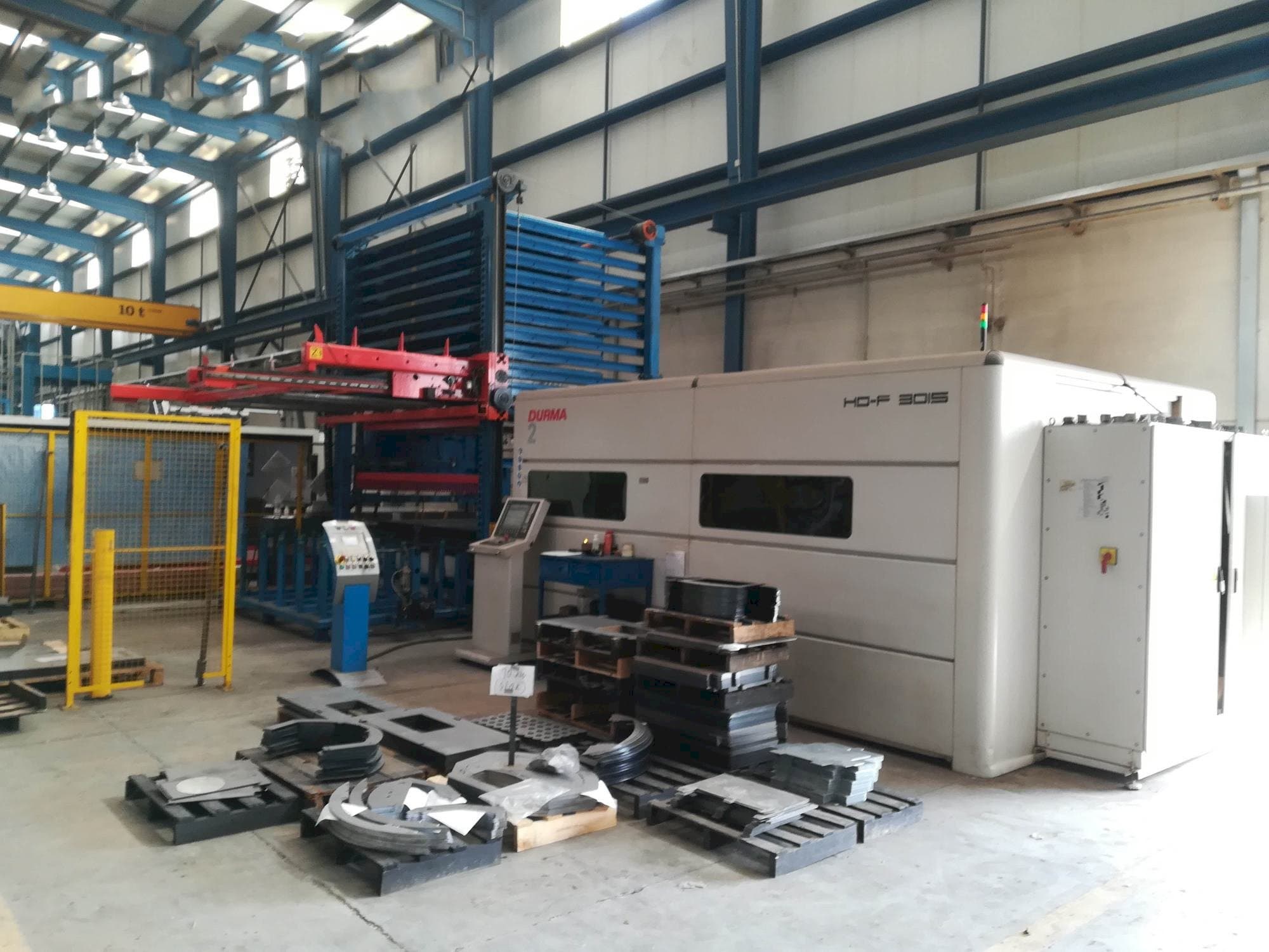 Čelní pohled na Durma HD-F 3015 stroj