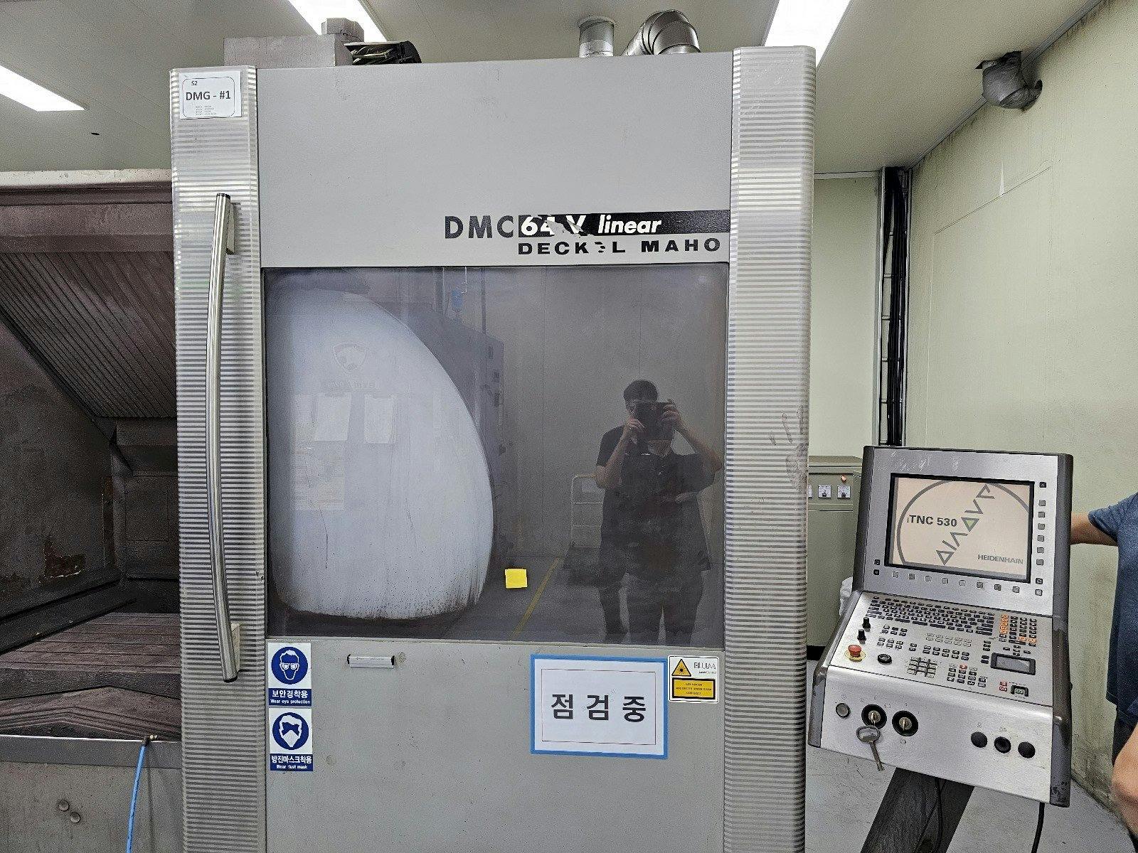 Čelní pohled  na DECKEL MAHO DMC 64V linear  stroj