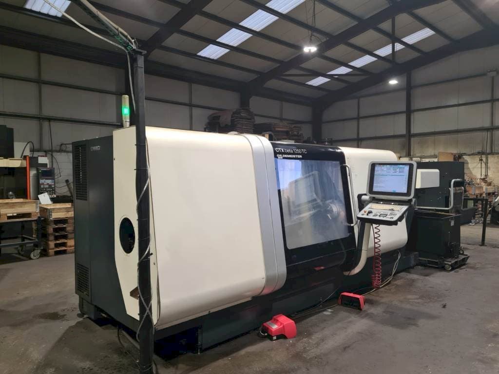 Čelní pohled  na DMG GILDEMEISTER CTX beta 1250 TC  stroj