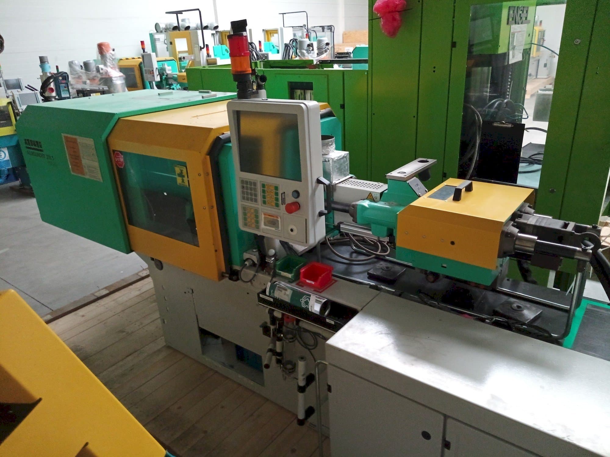 Čelní pohled na Arburg Allrounder 270S 350 - 70U stroj