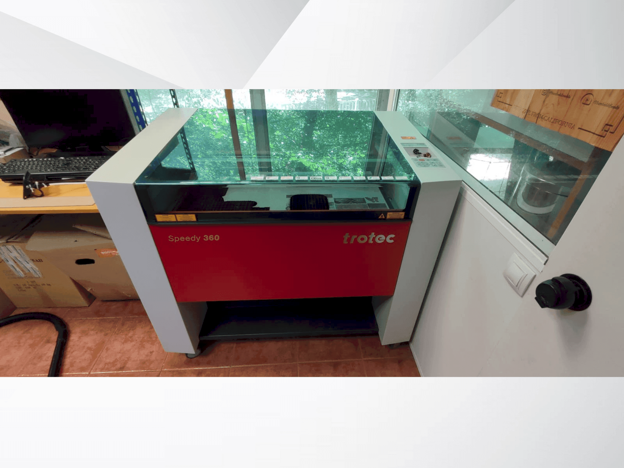 Čelní pohled na Trotec Speedy 360 stroj