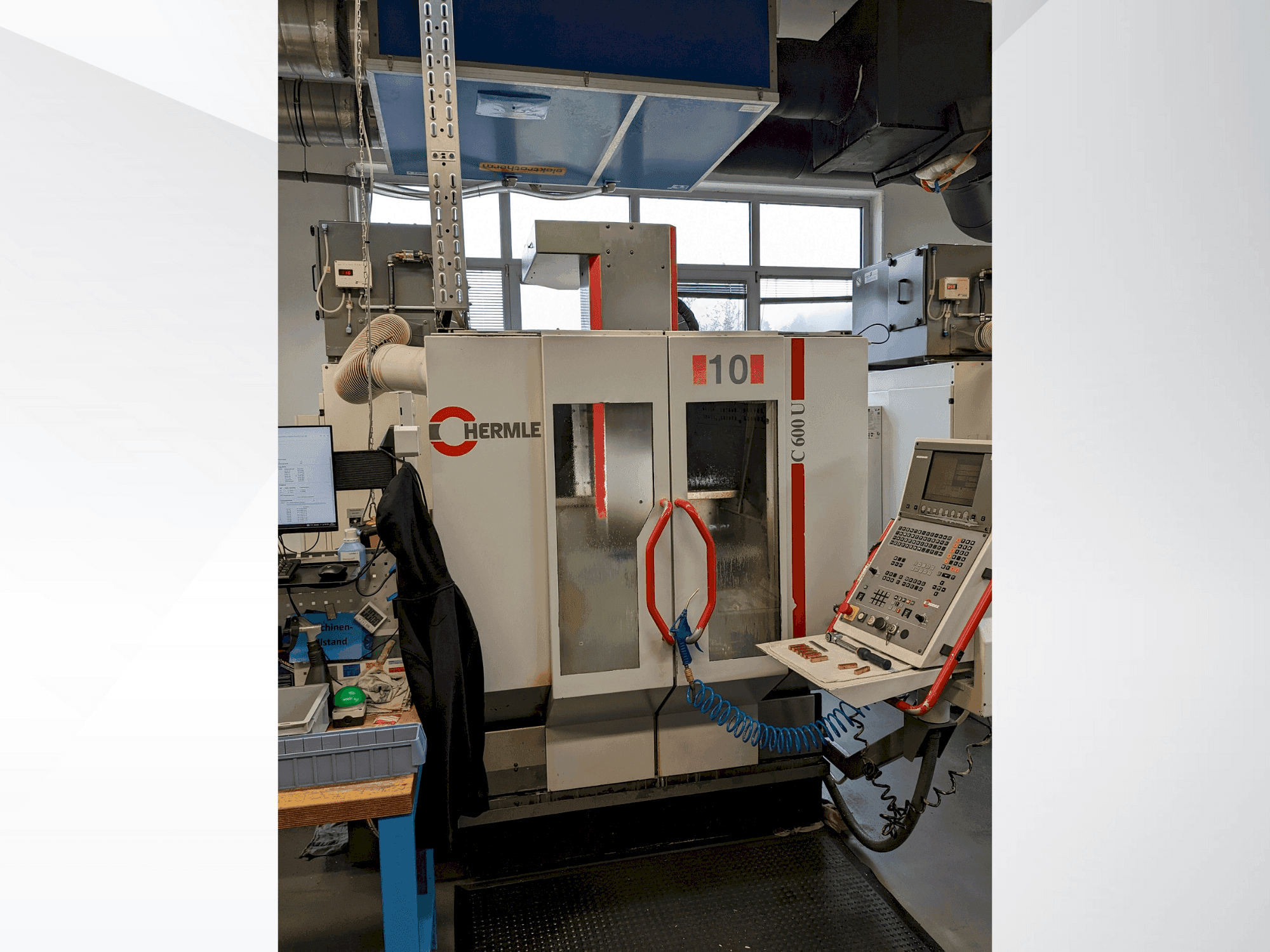 Čelní pohled na HERMLE C600U stroj