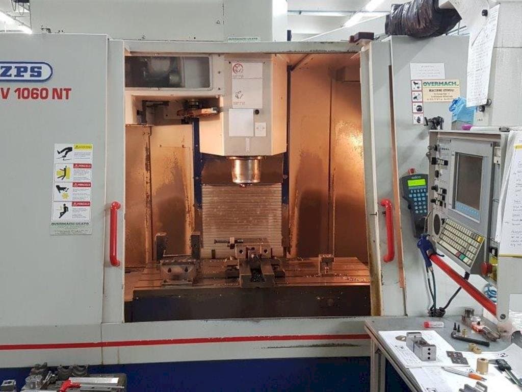 Čelní pohled na ZPS MCFV 1060NT stroj