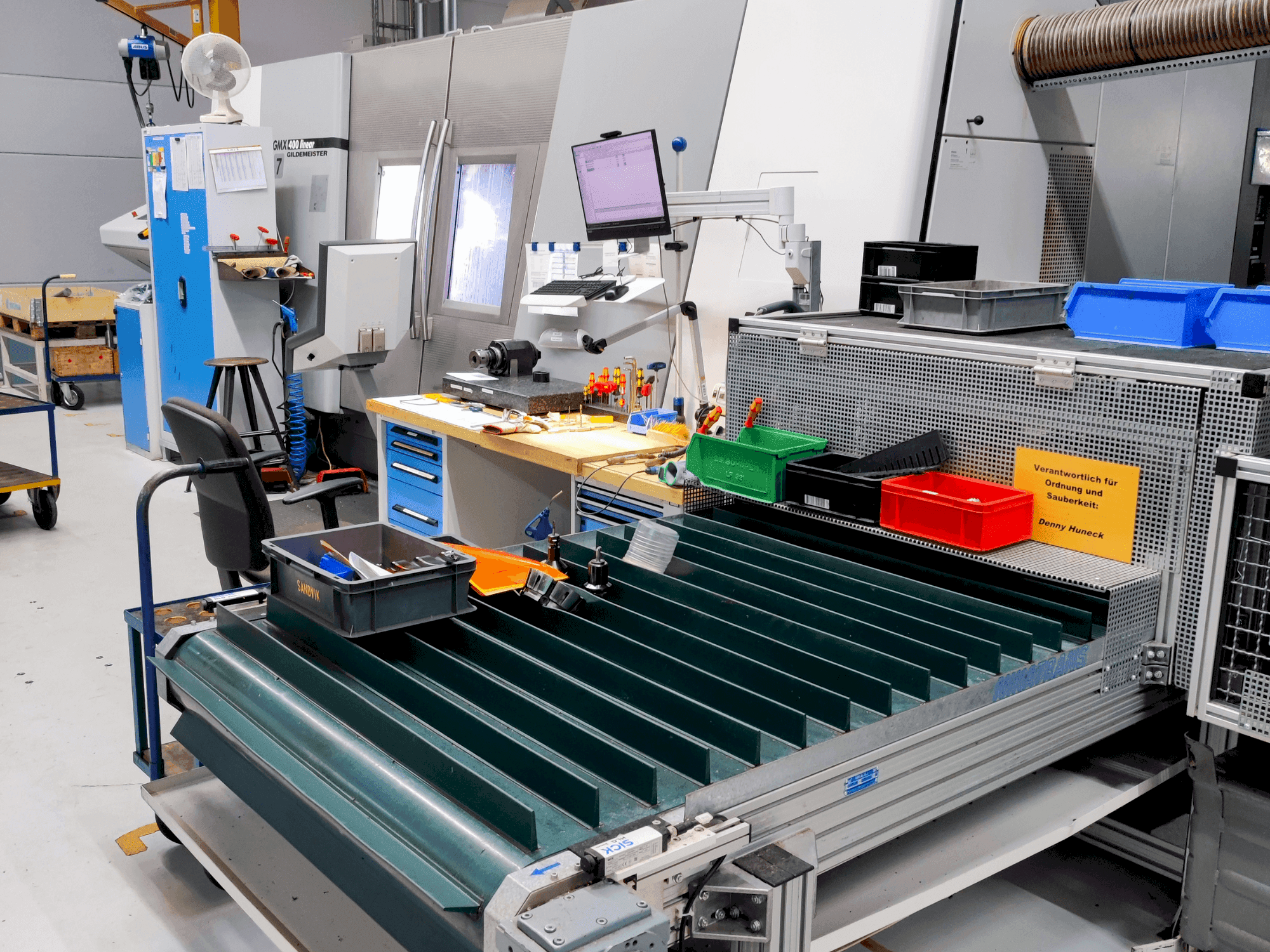 Čelní pohled  na DMG GMX 400l Stange  stroj