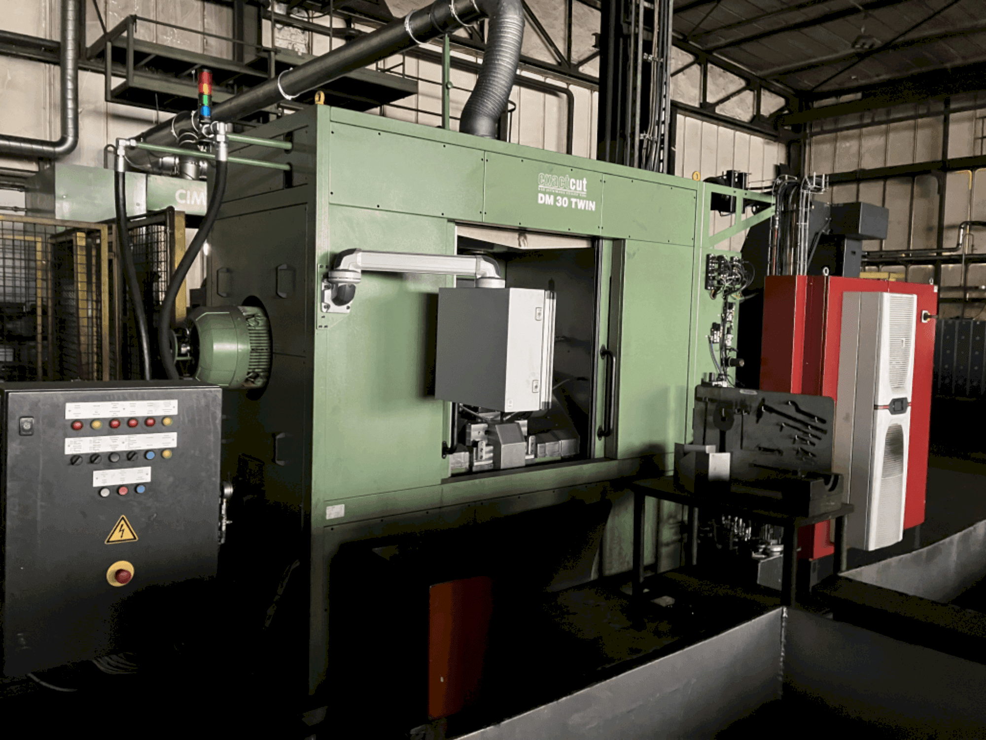 Čelní pohled  na ExactCut DM 30 TWIN  stroj