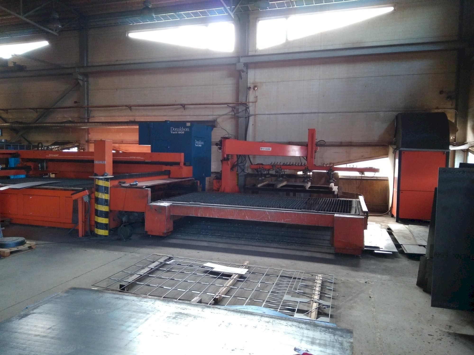 Čelní pohled na Bystronic BTL 2800 stroj