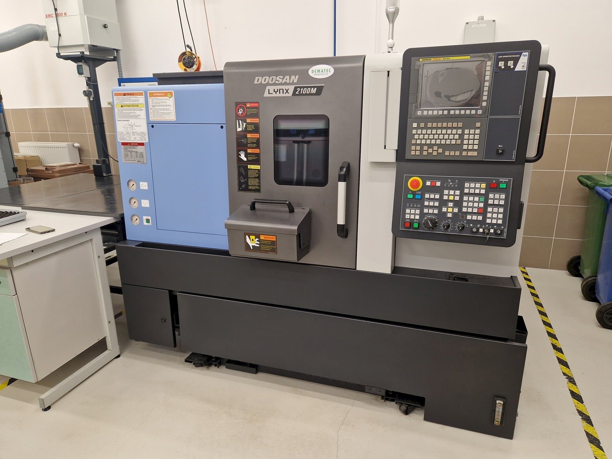 Čelní pohled na Doosan Lynx 2100ME stroj