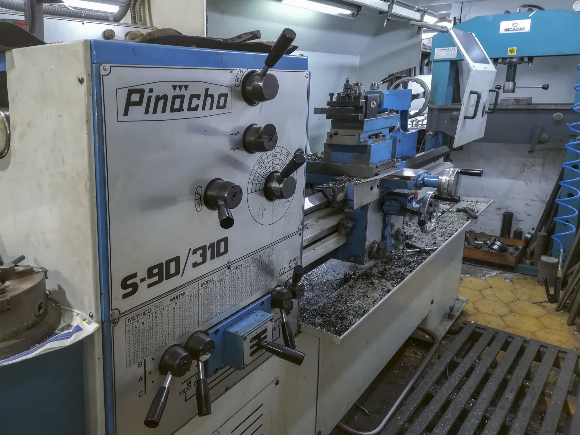 Levý pohled 1 na Pinacho S-90/310 stroj