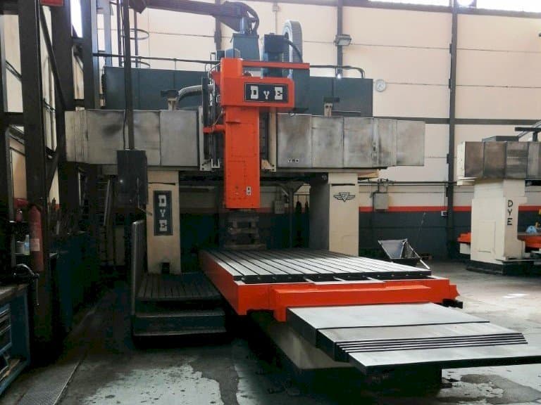 Čelní pohled na DYE FPF-2-C-NC stroj