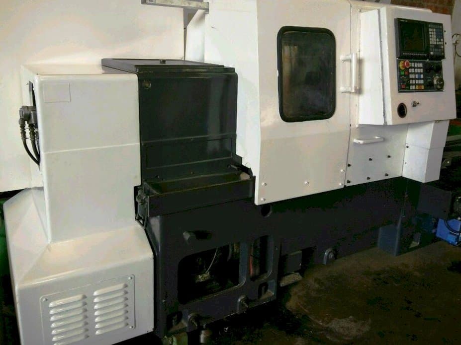 Čelní pohled na MORI SEIKI TL3 stroj