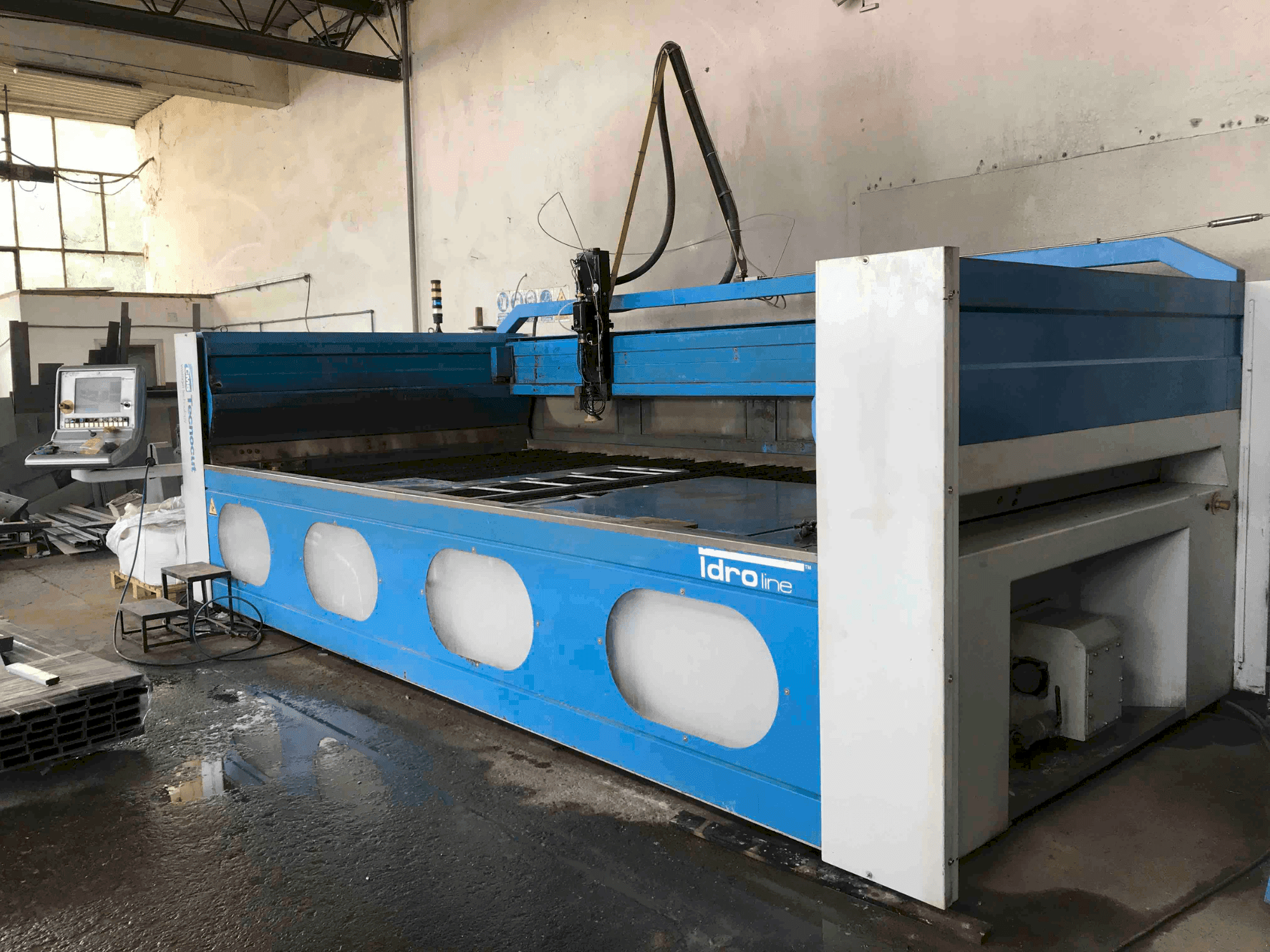 Čelní pohled na CMS tecnocut JP 60hp stroj