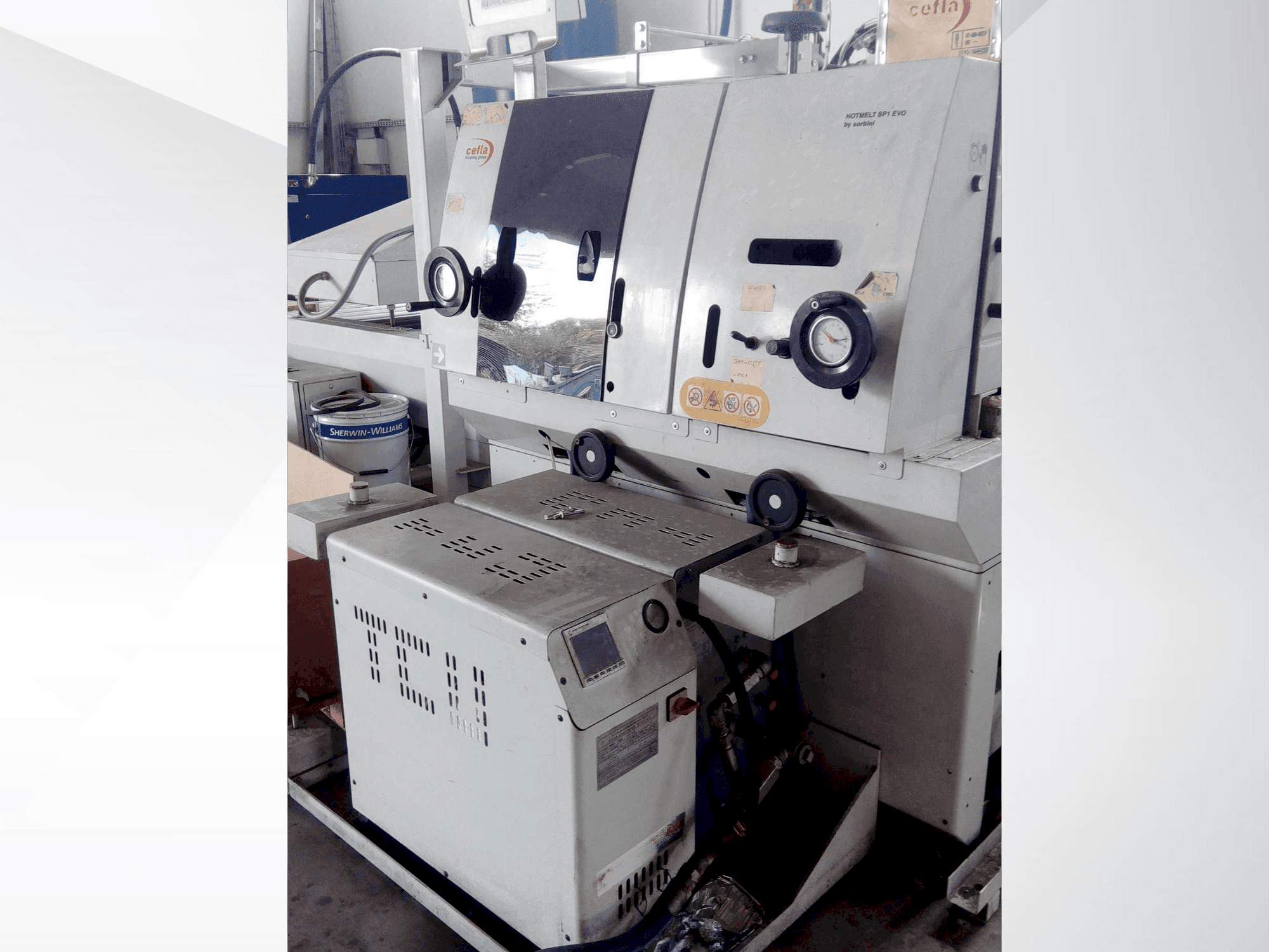 Čelní pohled  na CEFLA Hotmelt SP1-EVO  stroj