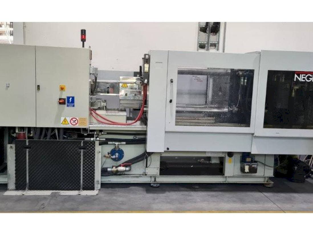 Čelní pohled na Negri Bossi V210 stroj