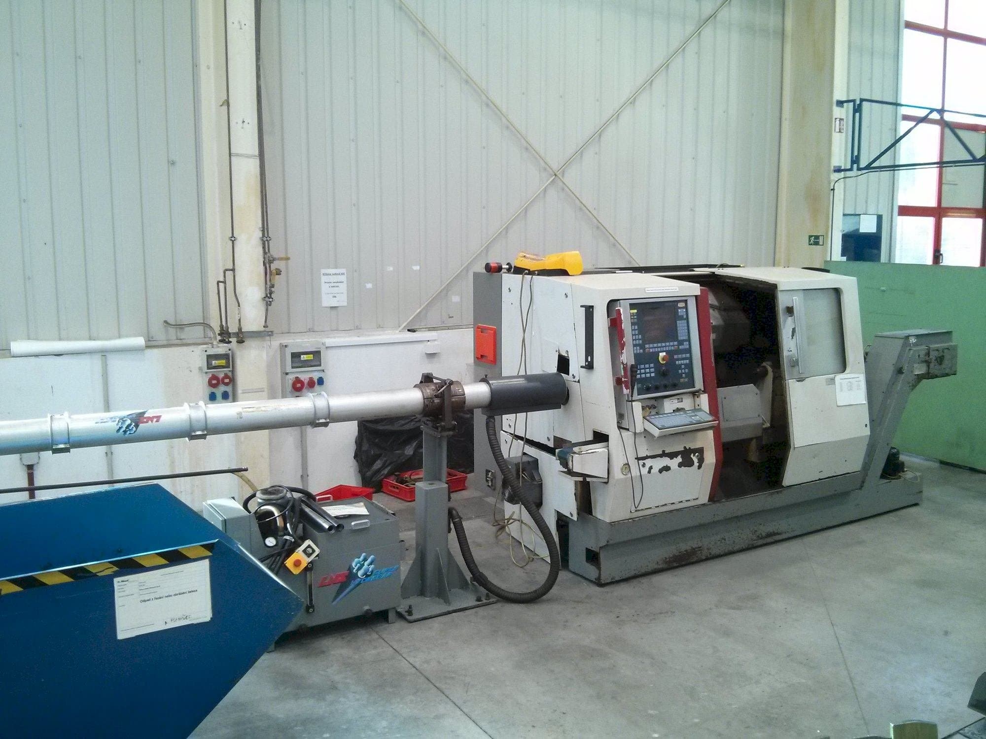 Čelní pohled na TRAUB TNA 300 stroj