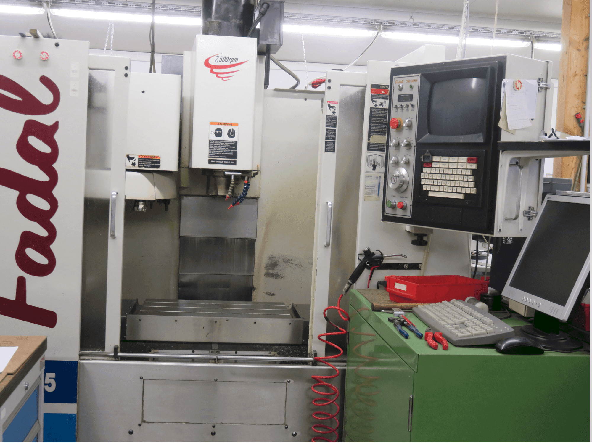 Čelní pohled na FADAL VMC 15 stroj