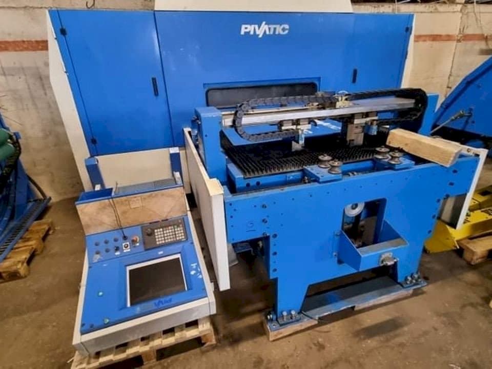 Čelní pohled na Pivatic PCC125 stroj