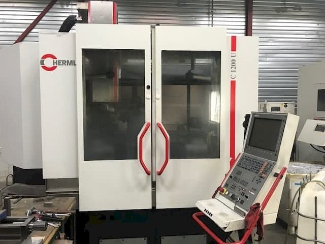 Čelní pohled na HERMLE C 1200 U stroj